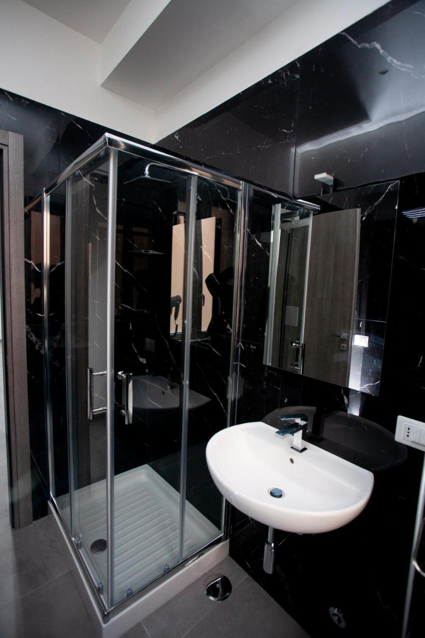 Bagno moderno con doccia