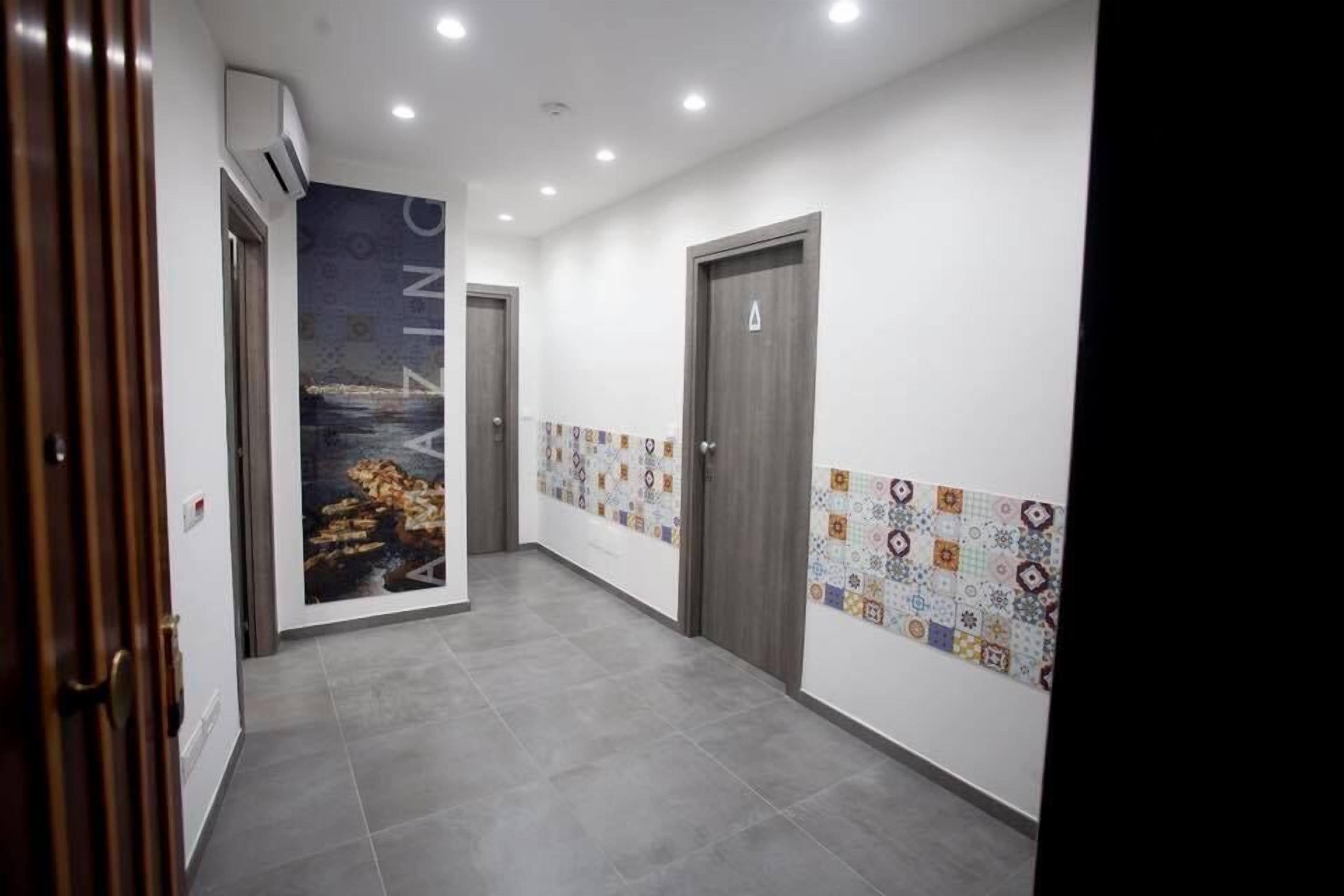 Ingresso e corridoio della struttura