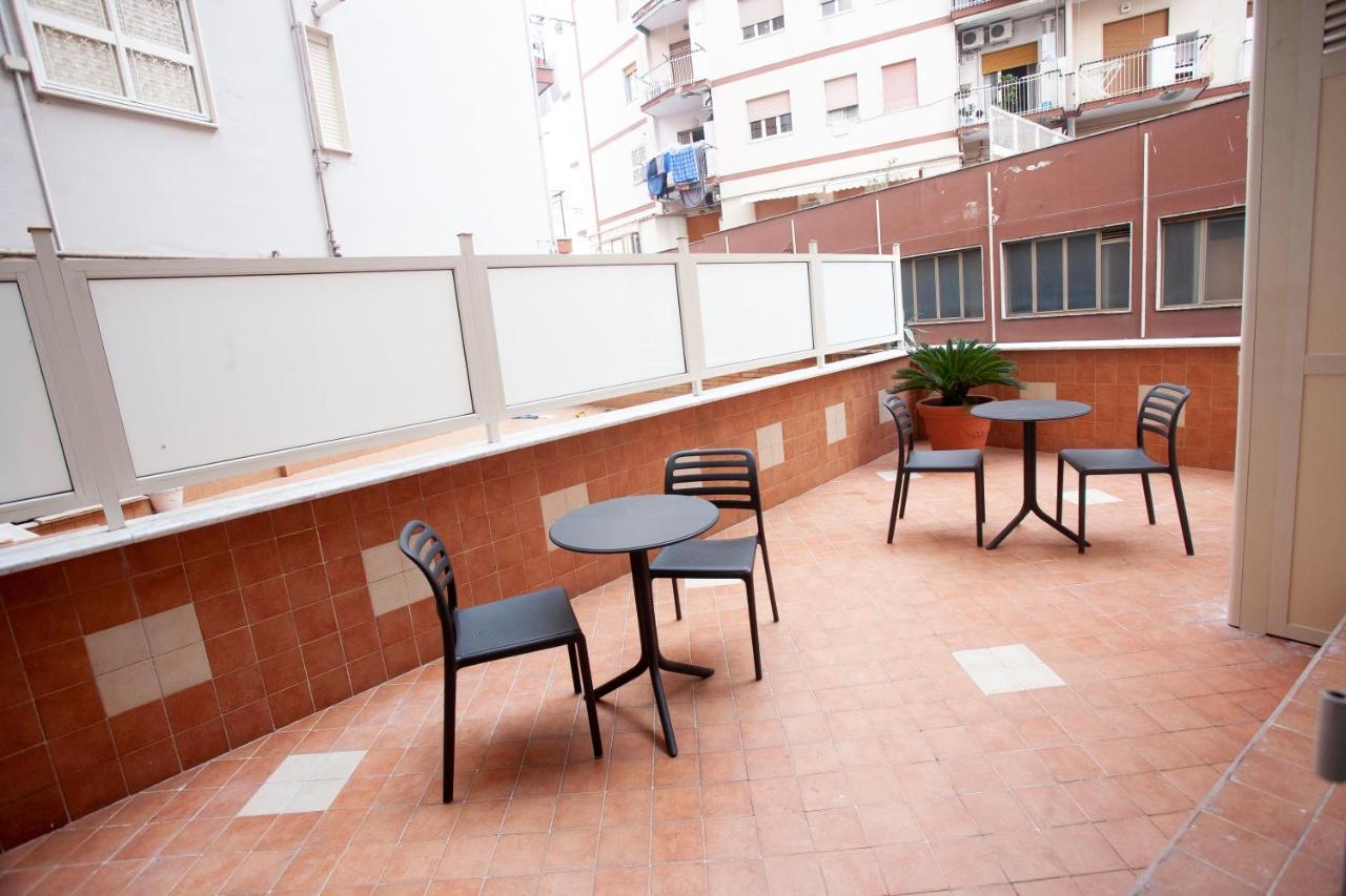 Terrazza esterna di Amazing Napoli